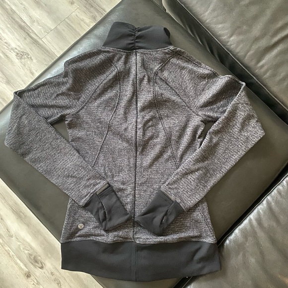 Lululemon runderful half zip run top 4 - Picture 2 of 3